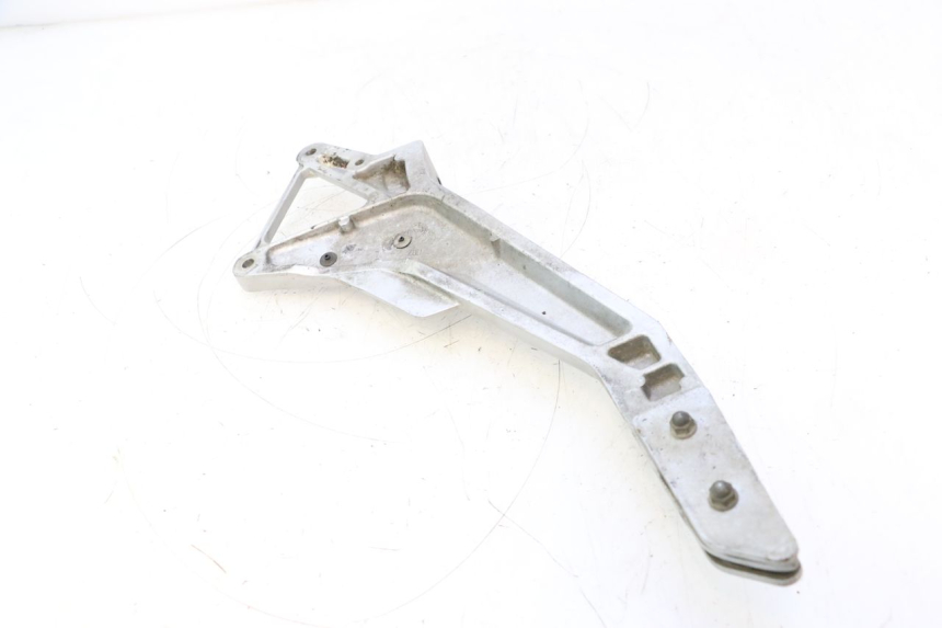 photo de FRONT LEFT FOOTREST MOUNT HONDA CB F HORNET 600 (2005 - 2006) - Zoom on usage condition