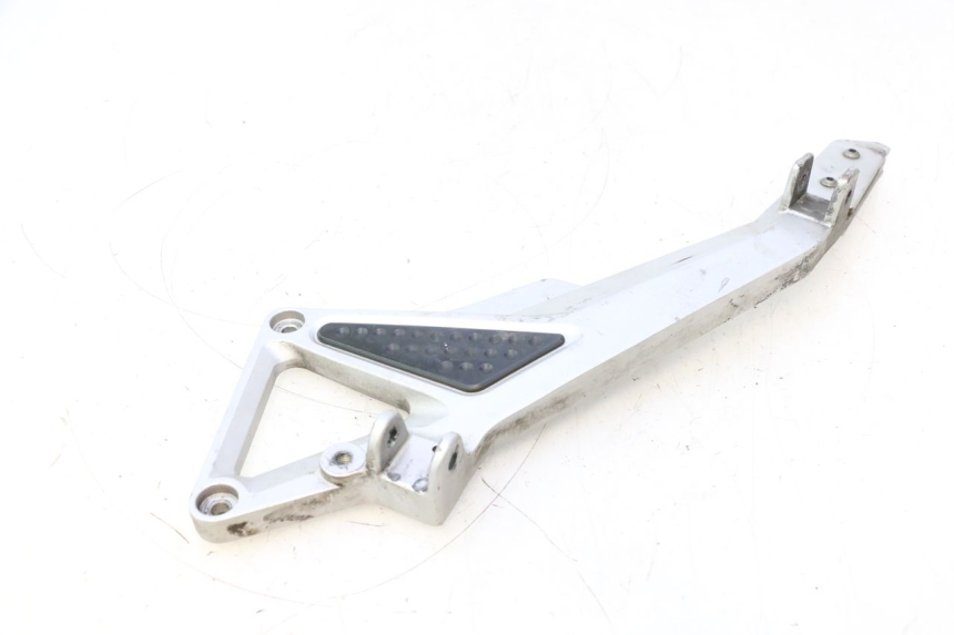 photo de FRONT LEFT FOOTREST MOUNT HONDA CB F HORNET 600 (2005 - 2006) - Product overview