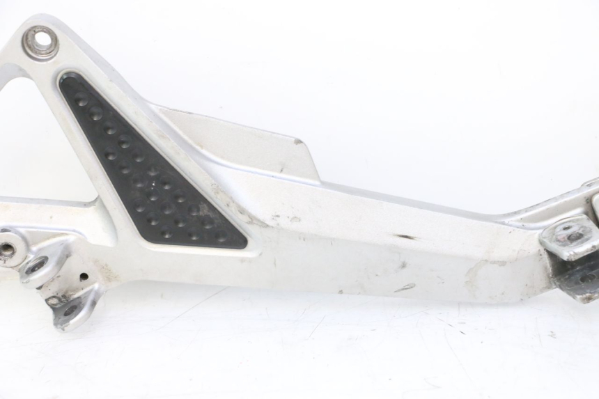 photo de FRONT LEFT FOOTREST MOUNT HONDA CB F HORNET 600 (2005 - 2006) - Fixing points details