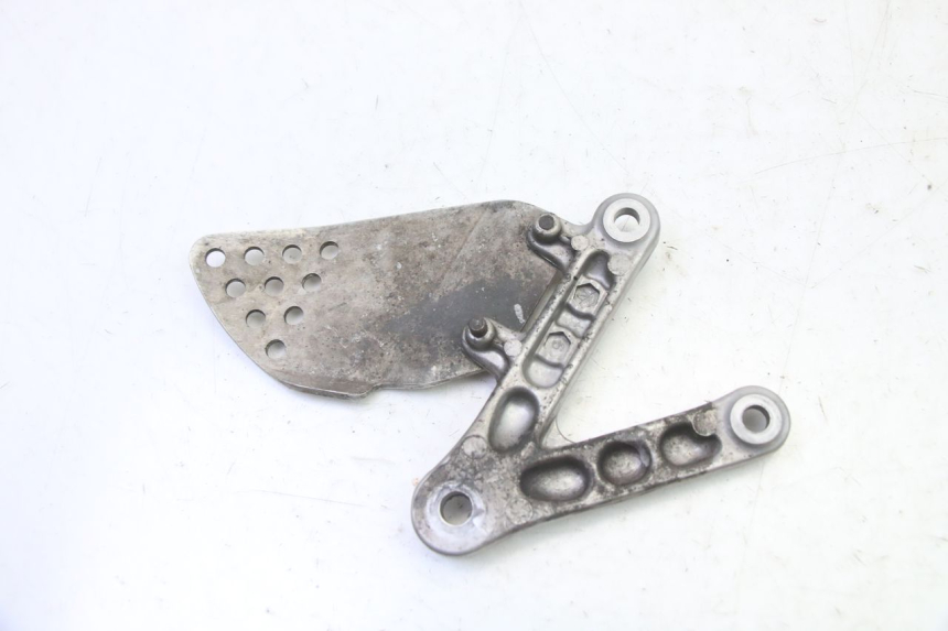 photo de LEFT FRONT FOOTREST BRACKET HONDA CBR RR FIREBLADE 900 (1992 - 1994) - Zoom on usage condition