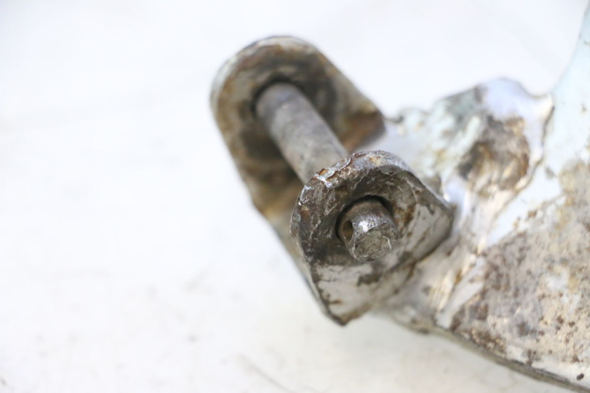 photo de FRONT LEFT FOOTREST MOUNT HONDA CRF CR-F 125 (2020 - 2021) - Zoom on usage condition