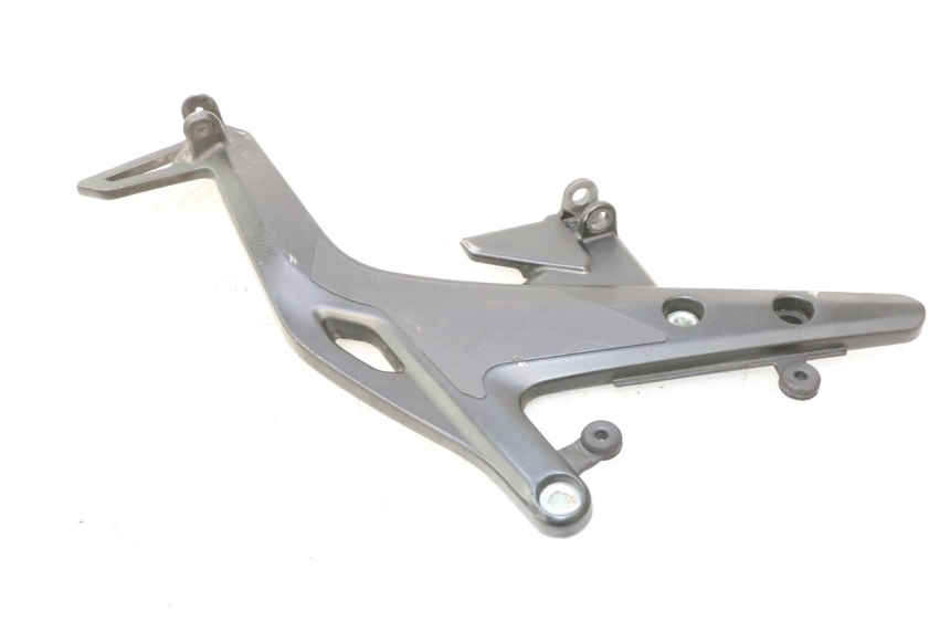 photo de FRONT LEFT FOOTREST MOUNT KAWASAKI ER-6 ER6 F ABS 650 (2012 - 2016) - Alternative perspective