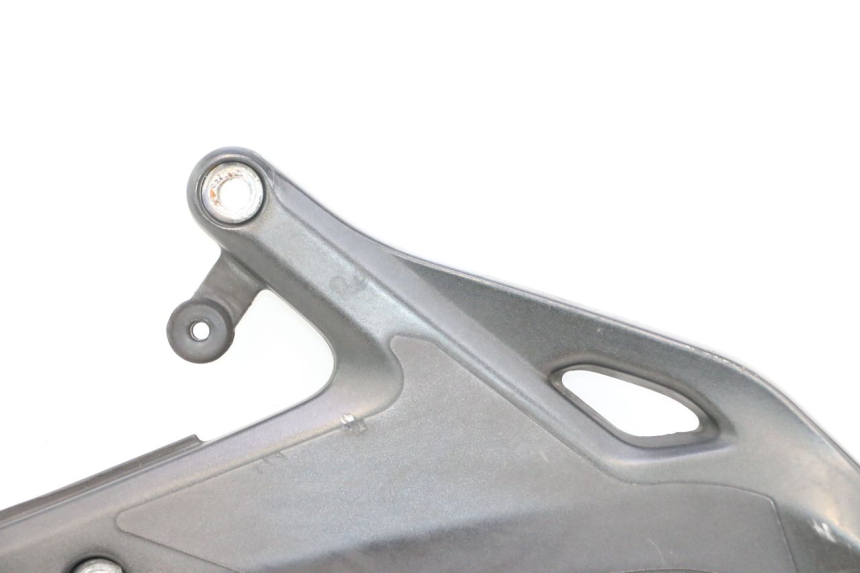 photo de FRONT LEFT FOOTREST MOUNT KAWASAKI ER-6 ER6 F ABS 650 (2012 - 2016) - Surface and material condition
