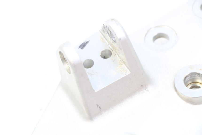 photo de FRONT LEFT FOOTREST MOUNT BMW F GS K81 850 (2018 - 2023) - Zoom on usage condition