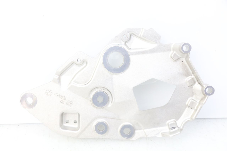 photo de FRONT LEFT FOOTREST MOUNT BMW F GS K81 850 (2018 - 2023) - Fixing points details