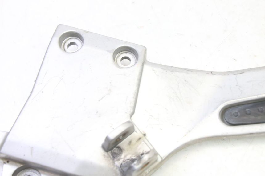 photo de LEFT FRONT FOOTREST BRACKET YAMAHA FJR ABS 1300 (2006 - 2012) - Alternative perspective