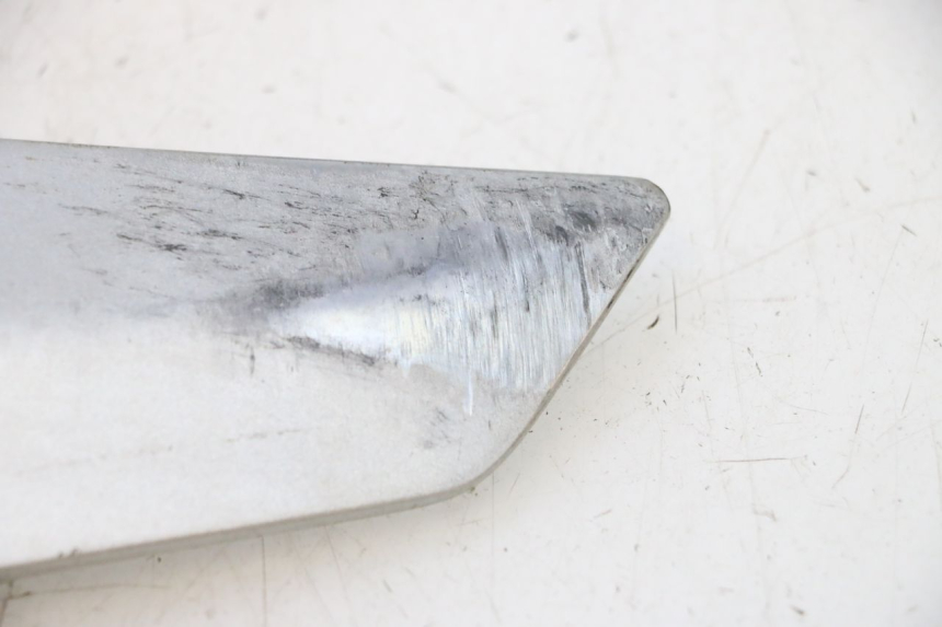 photo de FRONT LEFT FOOTREST MOUNT YAMAHA FJR 1300 (2001 - 2005) - Surface and material condition