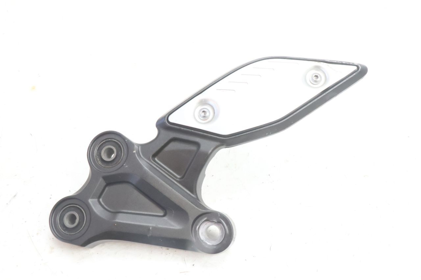 photo de FRONT LEFT FOOTREST MOUNT YAMAHA FZ8 800 (2010 - 2016) - Main view