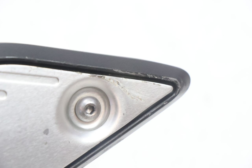 photo de FRONT LEFT FOOTREST MOUNT YAMAHA FZ8 800 (2010 - 2016) - Zoom on usage condition