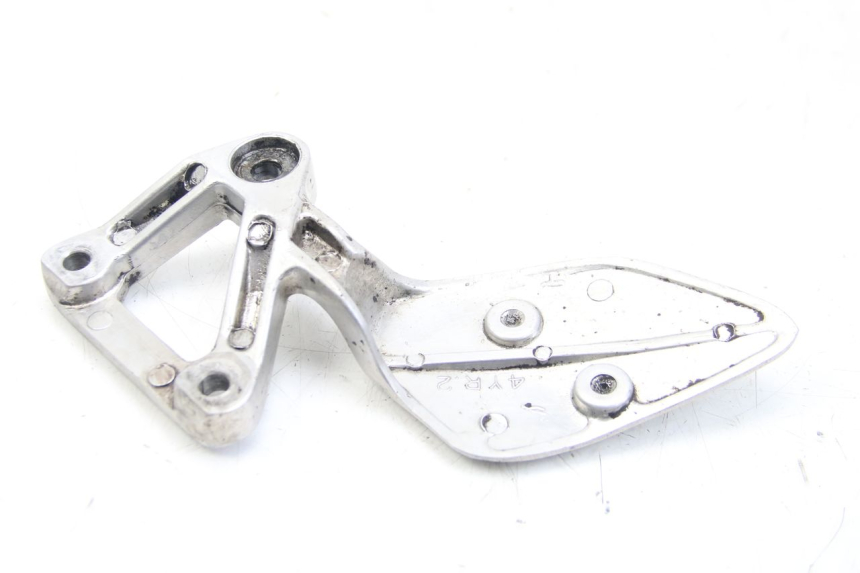photo de LEFT FRONT FOOTREST BRACKET YAMAHA FZS FAZER 600 (2001 - 2003) - Zoom on usage condition