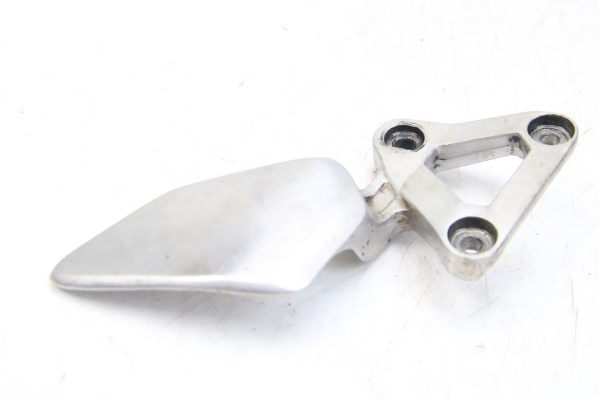 photo de LEFT FRONT FOOTREST BRACKET YAMAHA FZS FAZER 600 (2001 - 2003) - Technical close-up