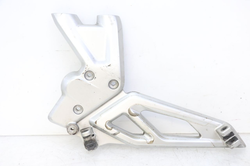 photo de FRONT LEFT FOOTREST MOUNT BMW G310 R 310 (2016 - 2020) - Additional view of the item