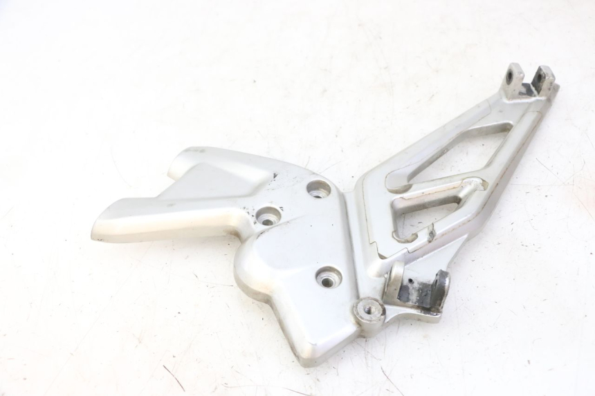 photo de FRONT LEFT FOOTREST MOUNT BMW G310 R 310 (2016 - 2020) - Alternative perspective