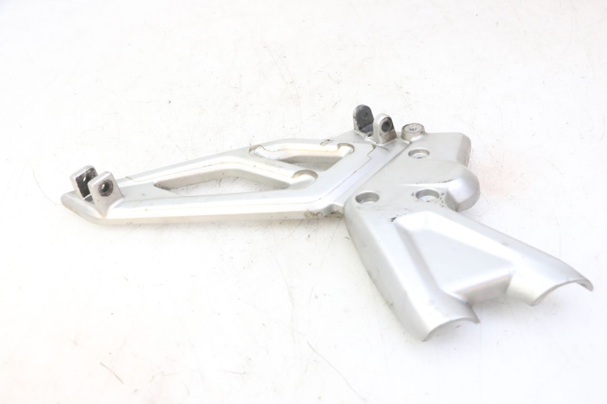 photo de FRONT LEFT FOOTREST MOUNT BMW G310 R 310 (2016 - 2020) - Product overview