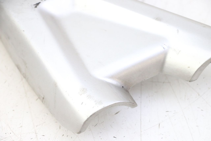 photo de FRONT LEFT FOOTREST MOUNT BMW G310 R 310 (2016 - 2020) - Fixing points details