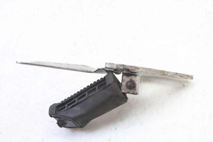 photo de FRONT LEFT FOOTREST MOUNT SUZUKI GS GSE 500 (2001 - 2003) - Markings and original references