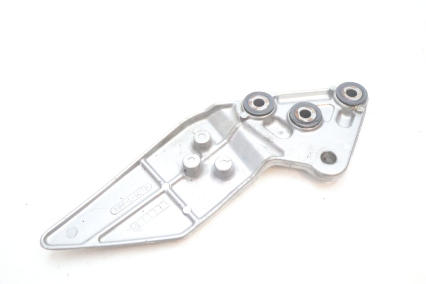 photo de FRONT LEFT FOOTREST MOUNT SUZUKI GSF N BANDIT 1200 (2001 - 2005) - Alternative perspective