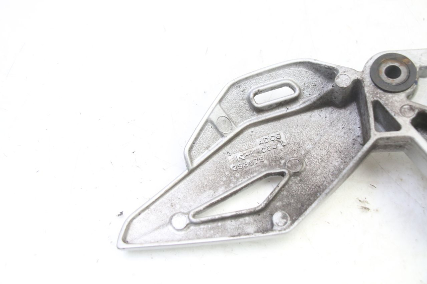 photo de FRONT LEFT FOOTREST MOUNT SUZUKI GSR 750 (2011 - 2017) - Product overview