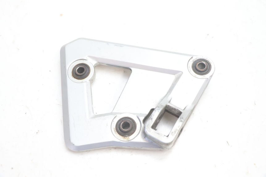 photo de FRONT LEFT FOOTREST MOUNT SUZUKI GSX F GSXF 750 (1988 - 1998) - Main view