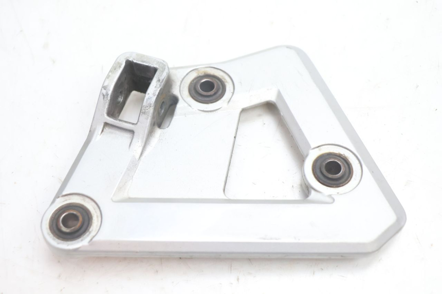 photo de FRONT LEFT FOOTREST MOUNT SUZUKI GSX F GSXF 750 (1988 - 1998) - Alternative perspective