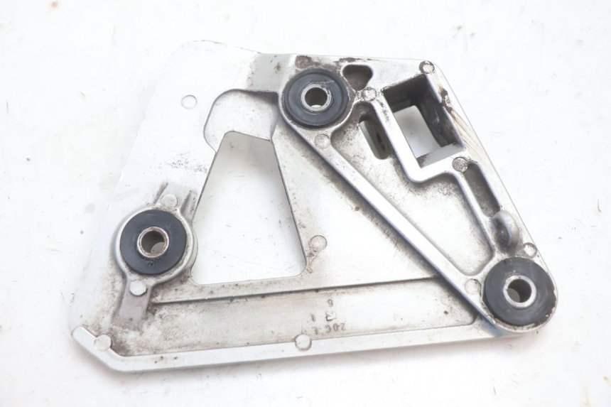 photo de FRONT LEFT FOOTREST MOUNT SUZUKI GSX F GSXF 750 (1988 - 1998) - Product overview