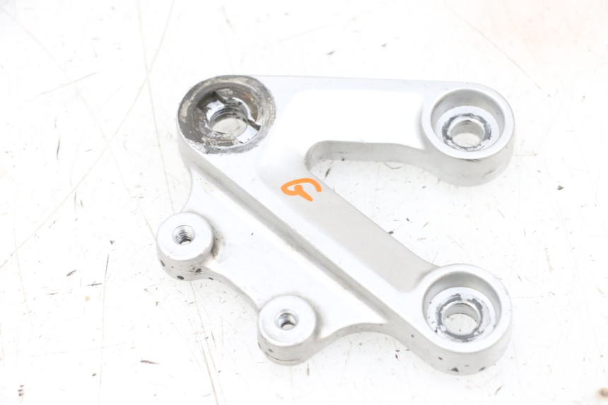 photo de FRONT LEFT FOOTREST MOUNT SUZUKI GSXR GSX-R 1000 (2003 - 2004) - Main view