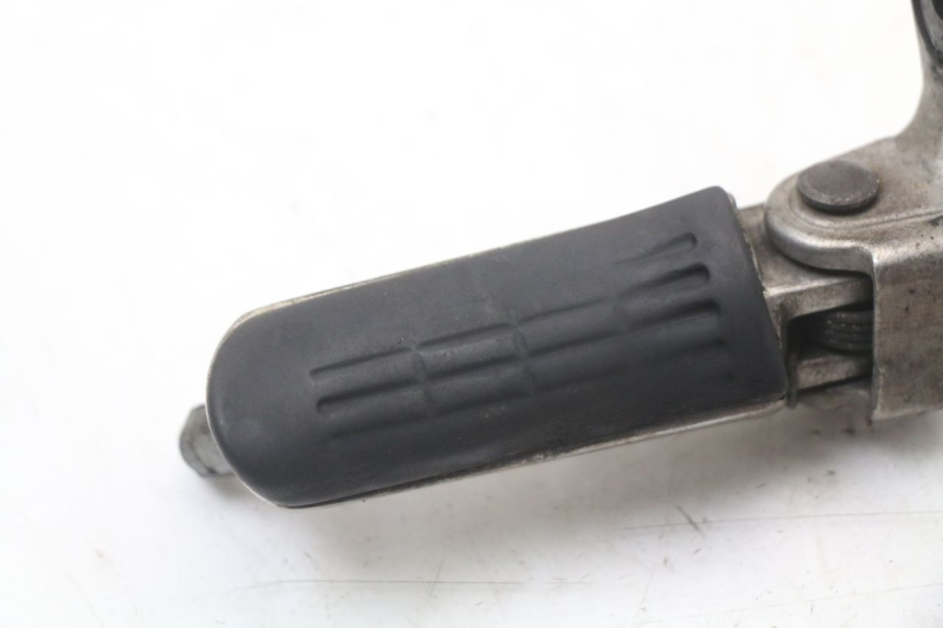 photo de FRONT LEFT FOOTREST MOUNT HONDA CBR F 1000 (1993 - 1996) - Alternative perspective