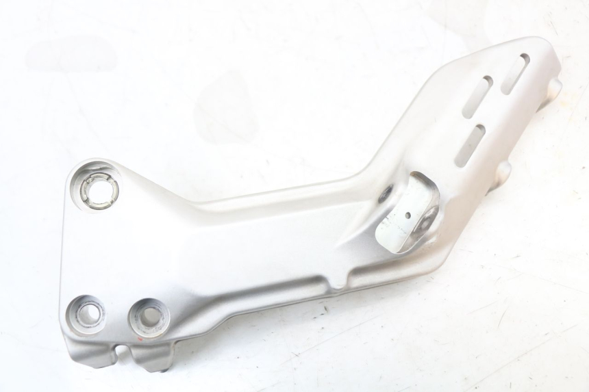 photo de FRONT LEFT FOOTREST MOUNT HUSQVARNA SVARTPILEN 401 (2018 - 2023) - Component detail