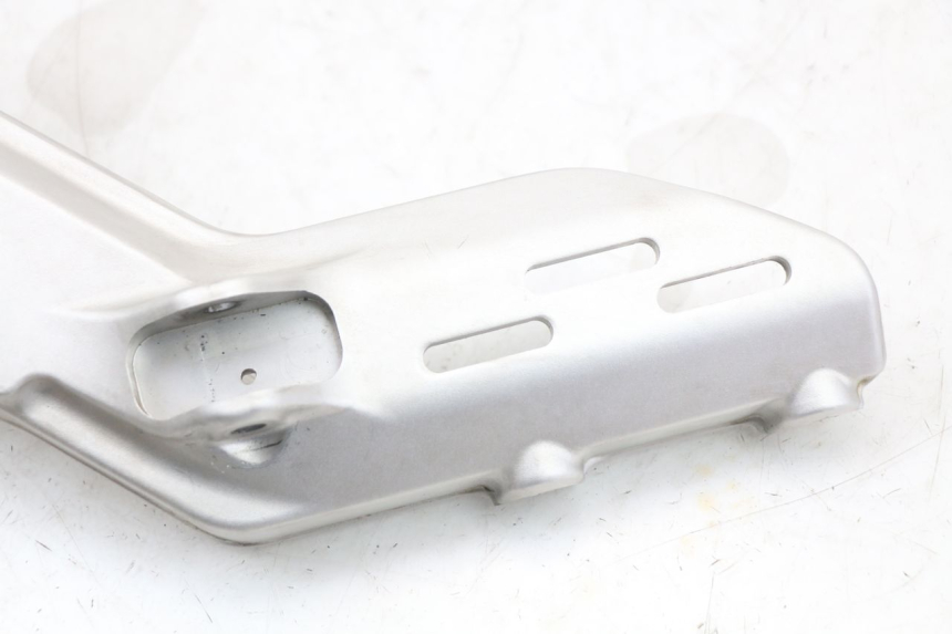 photo de FRONT LEFT FOOTREST MOUNT HUSQVARNA SVARTPILEN 401 (2018 - 2023) - Alternative perspective