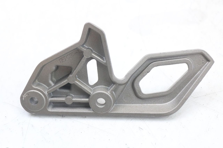 photo de FRONT LEFT FOOTREST MOUNT MASAI SCRAMBLER SPORT 125 (2021 - 2025) - Product overview