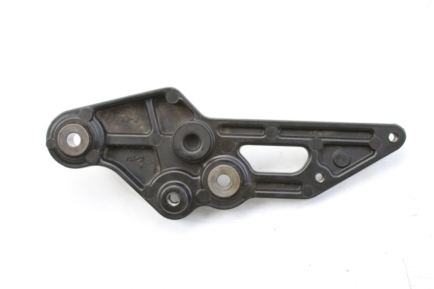 photo de LEFT FRONT FOOTREST BRACKET YAMAHA MT-07 MT07 700 (2018 - 2020) - Alternative perspective