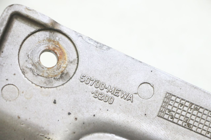 photo de FRONT LEFT FOOTREST MOUNT HONDA NTV DEAUVILLE ABS 700 (2007 - 2016) - Zoom on usage condition