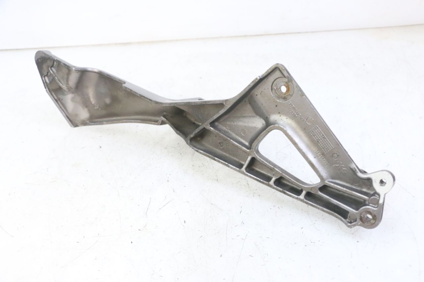 photo de FRONT LEFT FOOTREST MOUNT HONDA NTV DEAUVILLE ABS 700 (2007 - 2016) - Alternative perspective