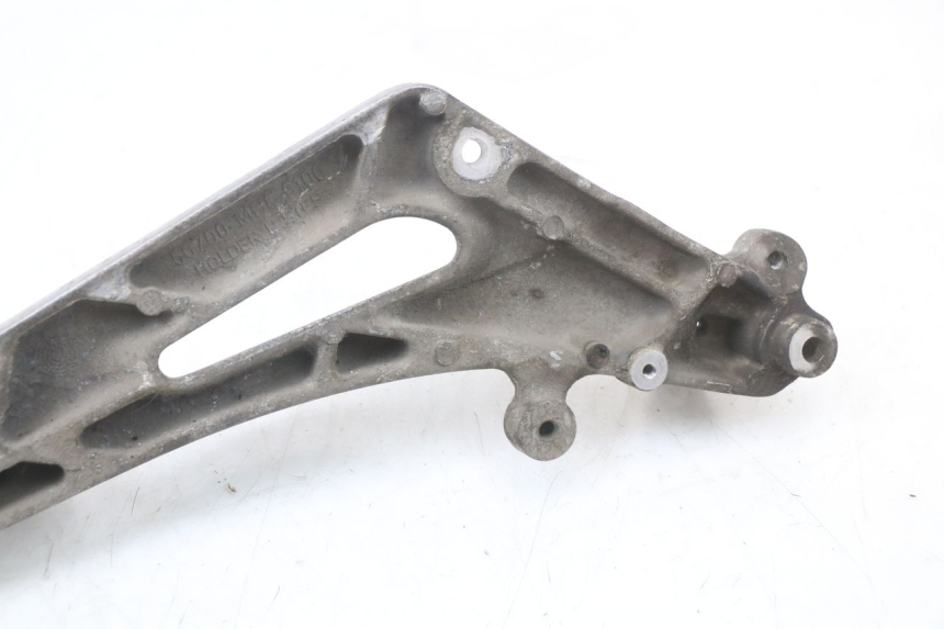 photo de LEFT FRONT FOOTREST BRACKET HONDA NTV DEAUVILLE 650 (1998 - 2001) - Fixing points details
