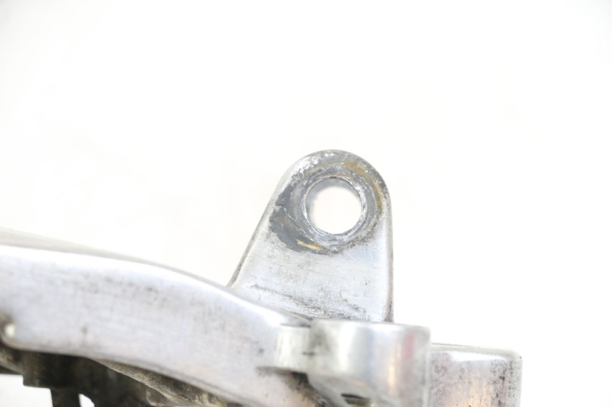 photo de LEFT FRONT FOOTREST BRACKET HONDA NTV DEAUVILLE 650 (1998 - 2001) - Component detail