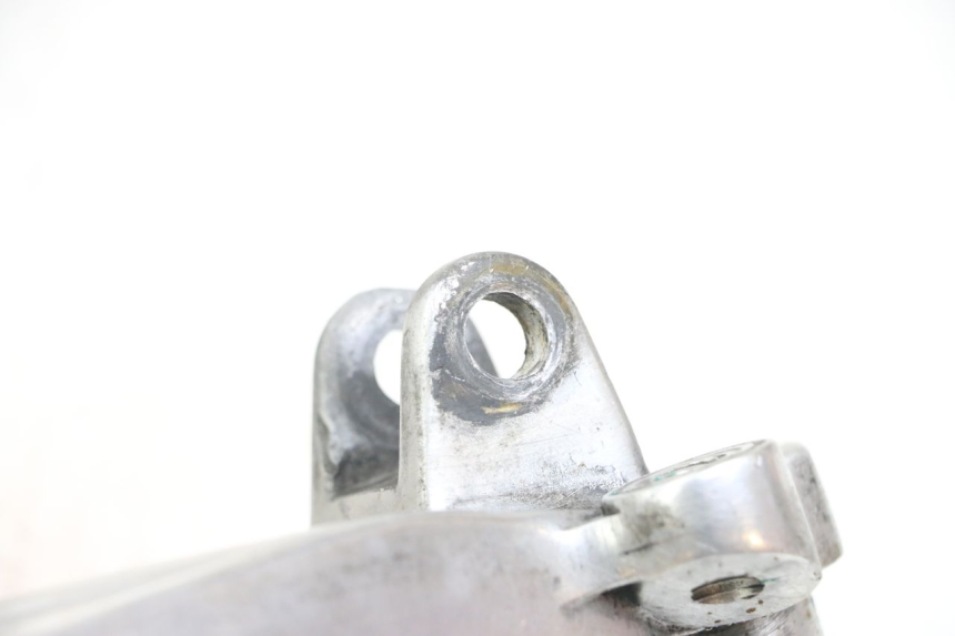 photo de LEFT FRONT FOOTREST BRACKET HONDA NTV DEAUVILLE 650 (1998 - 2001) - Zoom on usage condition