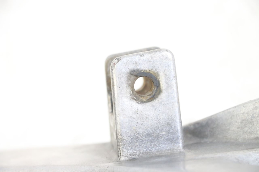 photo de LEFT FRONT FOOTREST BRACKET HONDA NTV DEAUVILLE 650 (1998 - 2001) - Alternative perspective