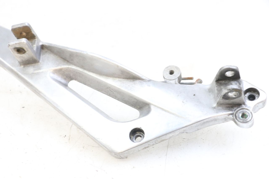 photo de LEFT FRONT FOOTREST BRACKET HONDA NTV DEAUVILLE 650 (1998 - 2001) - Technical close-up