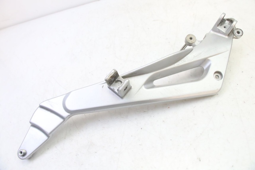 photo de FRONT LEFT FOOTREST MOUNT HONDA NTV DEAUVILLE 650 (2001 - 2006) - Alternative perspective