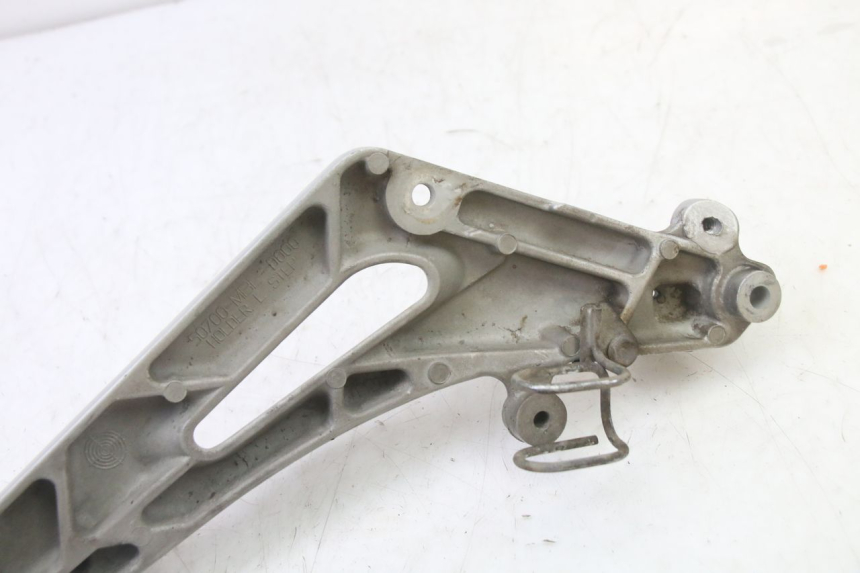 photo de FRONT LEFT FOOTREST MOUNT HONDA NTV DEAUVILLE 650 (2001 - 2006) - Fixing points details