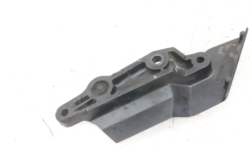 photo de LEFT FRONT FOOTREST BRACKET TRIUMPH SPEED TRIPLE T301 900 (1994 - 1996) - Zoom on usage condition