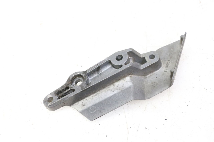 photo de FRONT LEFT FOOTREST MOUNT TRIUMPH SPRINT 900 (1995 - 1998) - Component detail