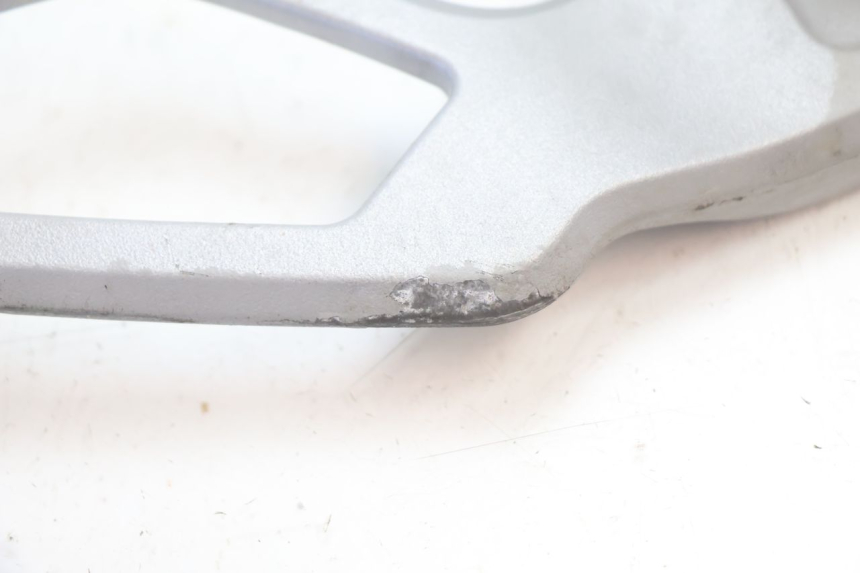 photo de FRONT LEFT FOOTREST MOUNT CAN-AM SPYDER RS 1000 (2008 - 2012) - Alternative perspective