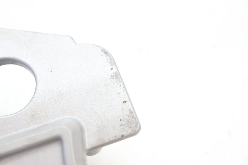 photo de FRONT LEFT FOOTREST MOUNT CAN-AM SPYDER RS 1000 (2008 - 2012) - Technical close-up