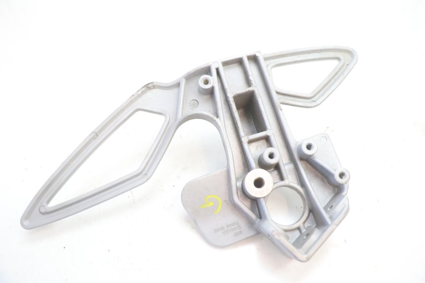 photo de FRONT LEFT FOOTREST MOUNT CAN-AM SPYDER RS 1000 (2008 - 2012) - Fixing points details