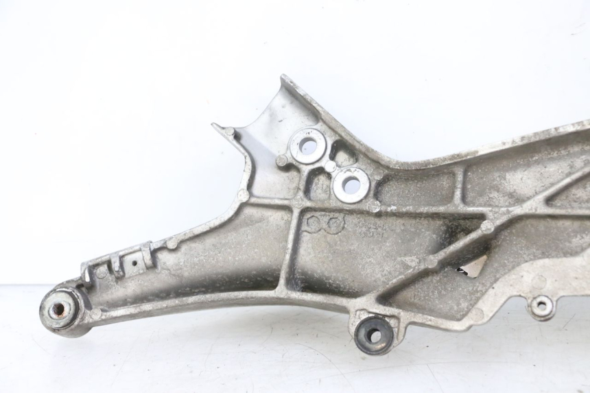 photo de FRONT LEFT FOOTREST MOUNT HONDA ST PAN EUROPEAN 1300 (2002 - 2013) - Technical close-up