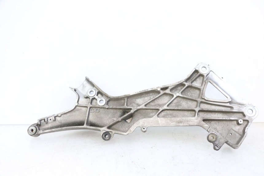 photo de FRONT LEFT FOOTREST MOUNT HONDA ST PAN EUROPEAN 1300 (2002 - 2013) - Fixing points details