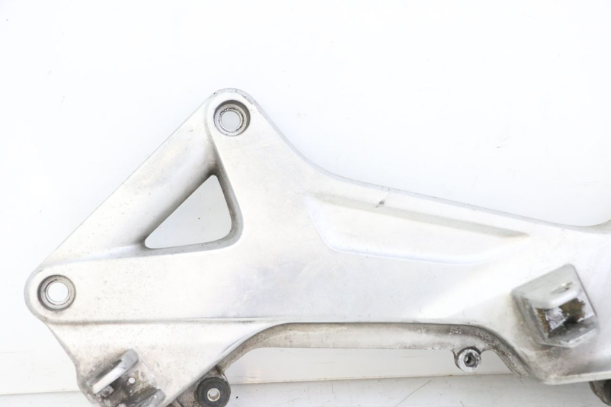photo de FRONT LEFT FOOTREST MOUNT HONDA ST PAN EUROPEAN 1300 (2002 - 2013) - Surface and material condition