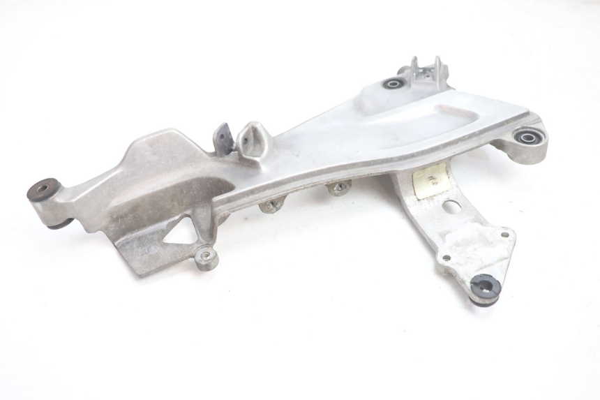 photo de FRONT LEFT FOOTREST MOUNT HONDA ST PAN EUROPEAN 1100 (1990 - 2002) - Technical close-up