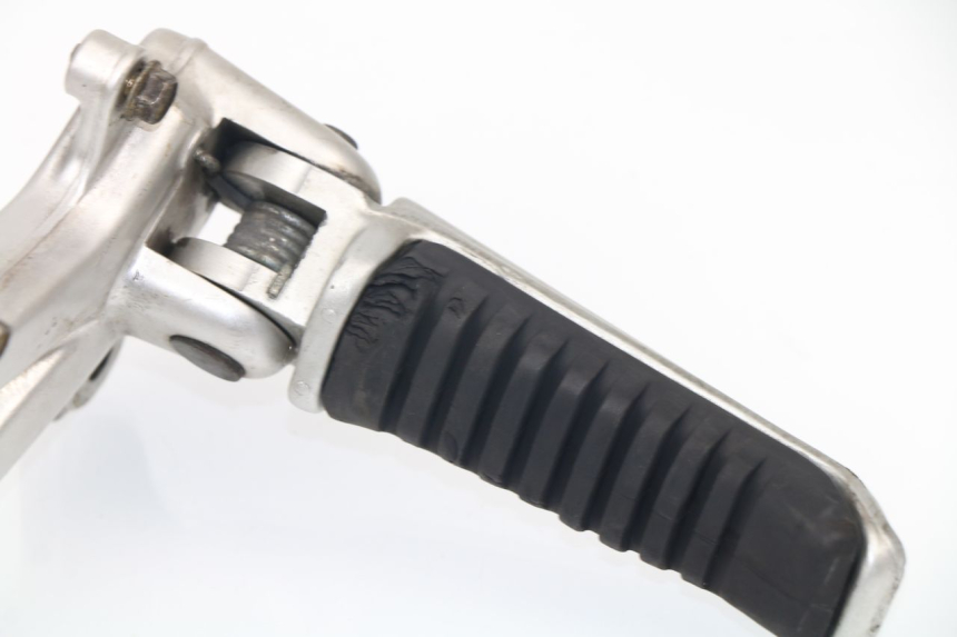 photo de FRONT LEFT FOOTREST MOUNT DUCATI ST2 944 (1997 - 2003) - Component detail